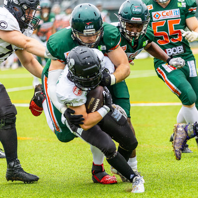 Sören Haß tackelt Rebels-Ballträger