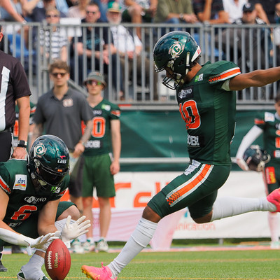 Cobian Adjei-Freeman schießt das Fieldgoal zum 3:0